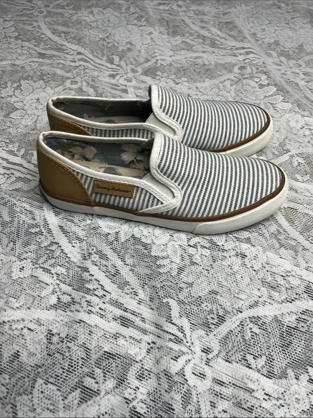 Tommy Bahama Slip On Shoes Women’s 6.5 Striped Canvas Casual Comfort Loafers